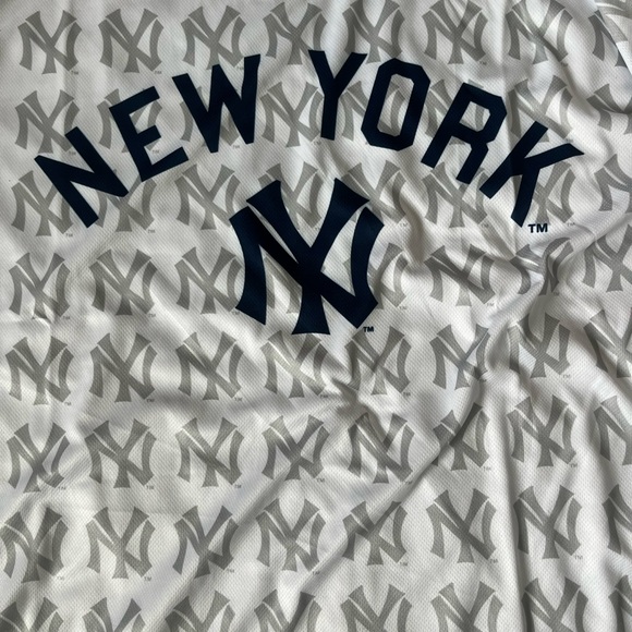 MLB New York Yankees Jersey Shirt - Picture 4 of 7